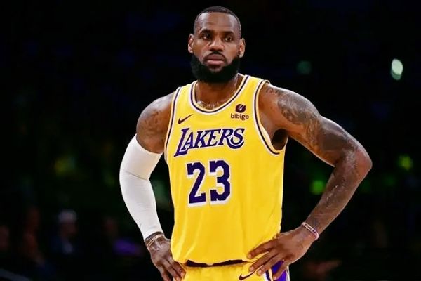 今日NBA战报消息:湖人122-138不敌老鹰 特雷-杨26分13助 浓眉缺阵 詹姆斯20分9板8助
