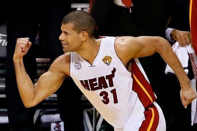 投三分球最准的篮球明星-NBA历史三分球排行榜