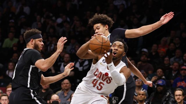 米切尔生涯得分来到10031分三分命中数达1189个-米切尔成为NBA历史最快得10000分1000个三分球员